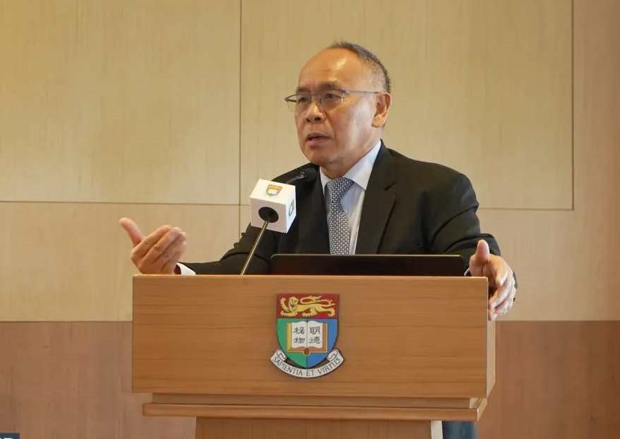 Giáo sư nổi tiếng mất chức Phó Trưởng khoa, bị điều tra vì 'mắc bẫy' của AI - ảnh 1