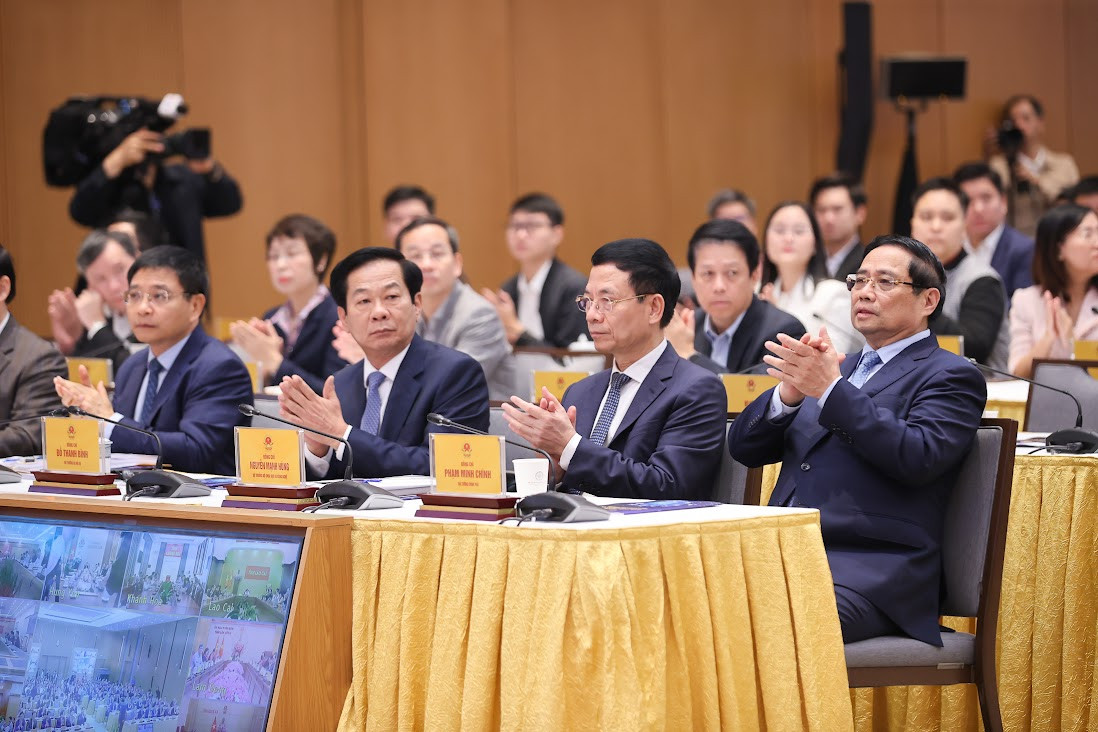 TỔNG THUẬT: Thủ tướng Phạm Minh Chính chủ trì Diễn đàn quốc gia phát triển Kinh tế số và xã hội số lần thứ 3- Ảnh 2. TỔNG THUẬT: Thủ tướng Phạm Minh Chính chủ trì Diễn đàn quốc gia phát triển Kinh tế số và xã hội số lần thứ 3- Ảnh 2.