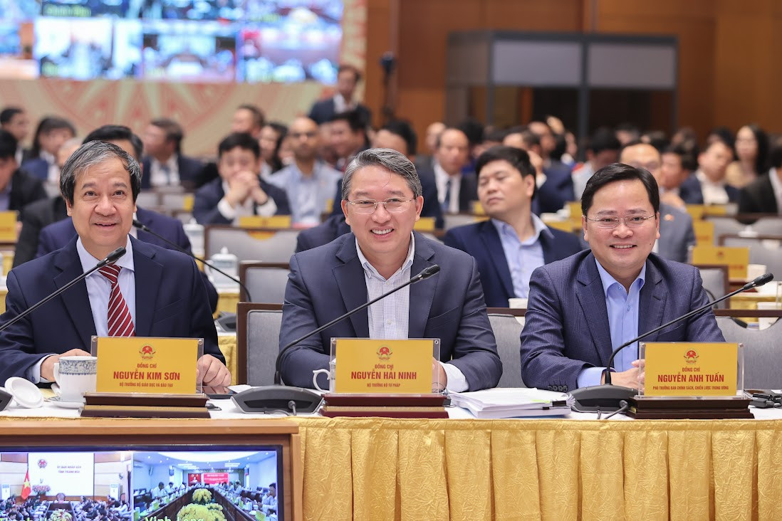 TỔNG THUẬT: Thủ tướng Phạm Minh Chính chủ trì Diễn đàn quốc gia phát triển Kinh tế số và xã hội số lần thứ 3- Ảnh 8. TỔNG THUẬT: Thủ tướng Phạm Minh Chính chủ trì Diễn đàn quốc gia phát triển Kinh tế số và xã hội số lần thứ 3- Ảnh 8.