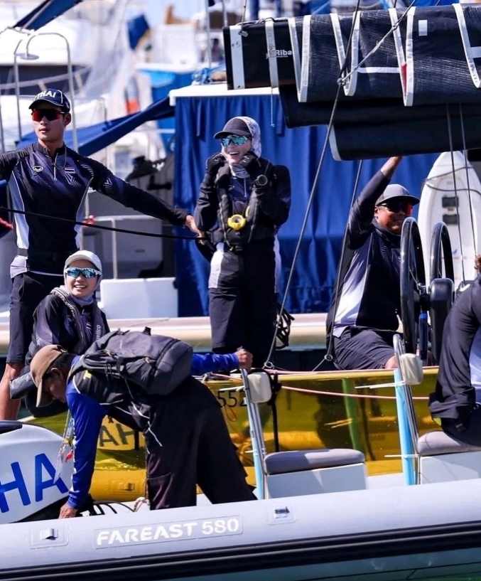 Hoàng hậu Thái Lan vừa giành HCV SEA Games 33: Tốt nghiệp ngành truyền thông, làm tiếp viên hàng không trước khi nhập ngũ - ảnh 1