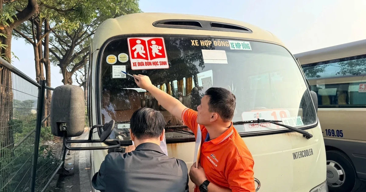 Kiểm tra gần 1.000 xe đưa đón học sinh Hà Nội, phát hiện một số bất cập