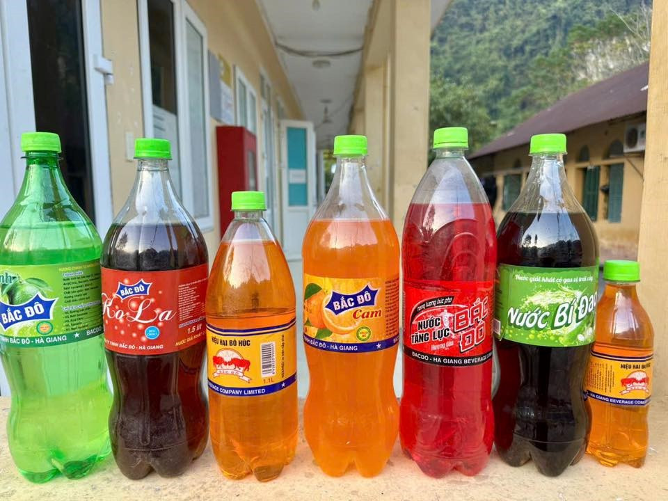 Khởi tố Giám đốc Công ty Bắc Đô Hà Giang, tạm giữ hơn 25.000 chai nước giải khát, tăng lực - ảnh 2