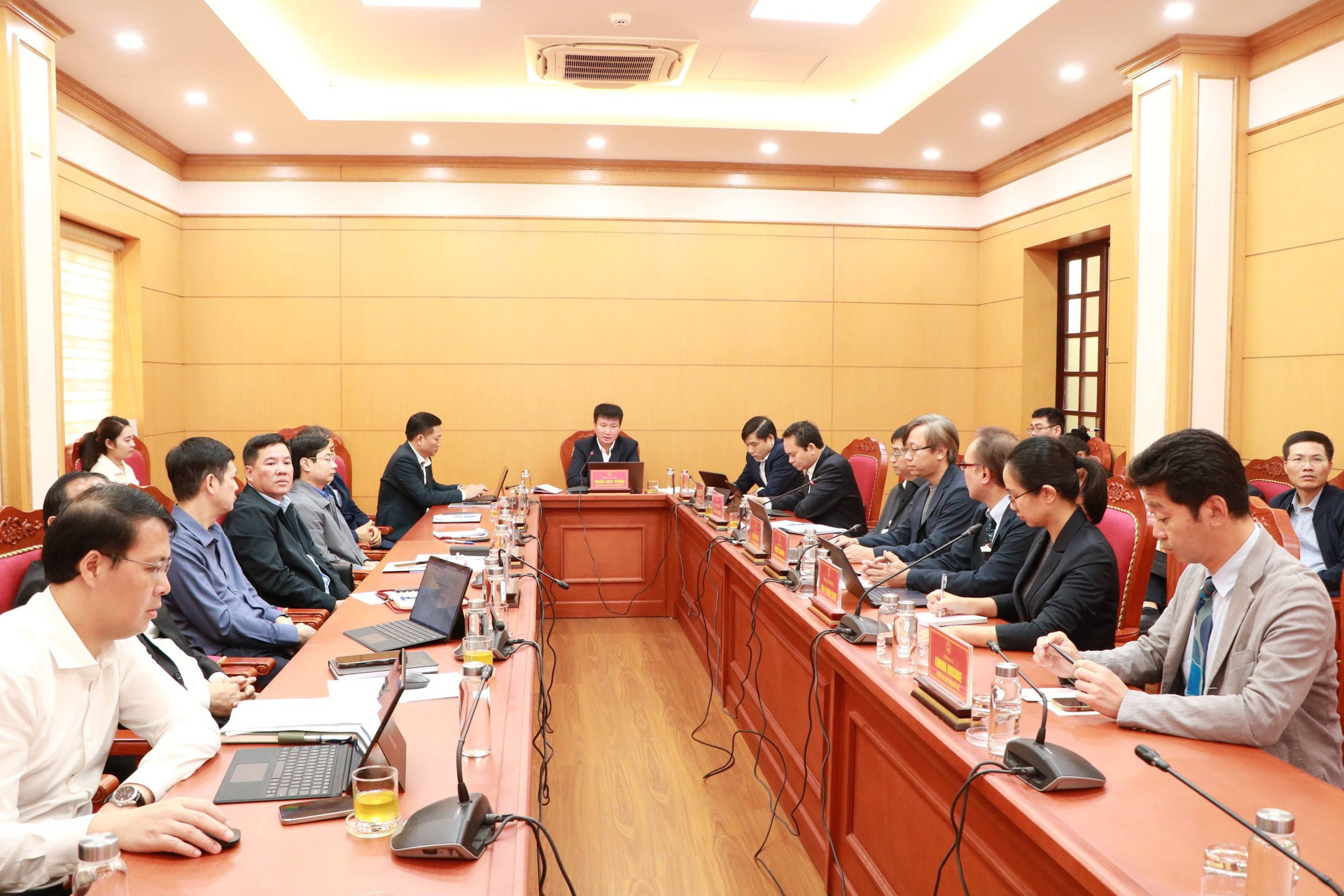 Hình ảnh tại buổi làm việc. Nguồn ảnh: UBND tỉnh Ninh Bình Hình ảnh tại buổi làm việc. Nguồn ảnh: UBND tỉnh Ninh Bình