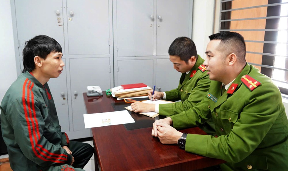 Phan Đình Cảnh từ Thái Lan về nước đầu thú - ảnh 1