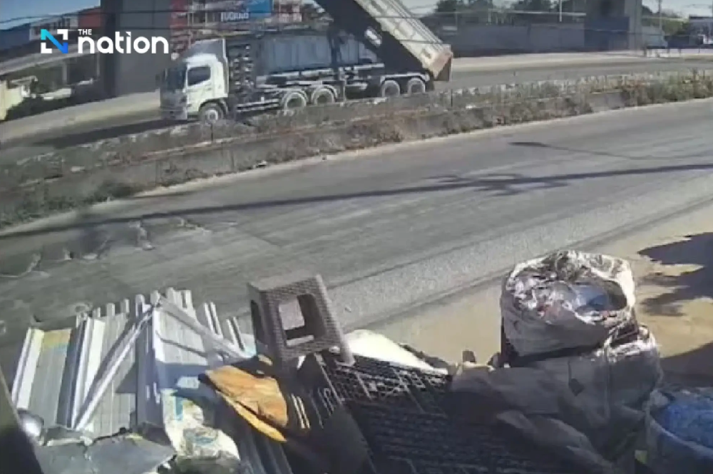 Thùng xe ben đâm gãy cầu vượt gây tai nạn chết người, giao thông tê liệt suốt 3 giờ - ảnh 3