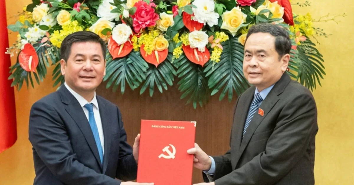 Bộ trưởng Bộ Công Thương Nguyễn Hồng Diên làm Phó Bí thư chuyên trách Đảng ủy Quốc hội