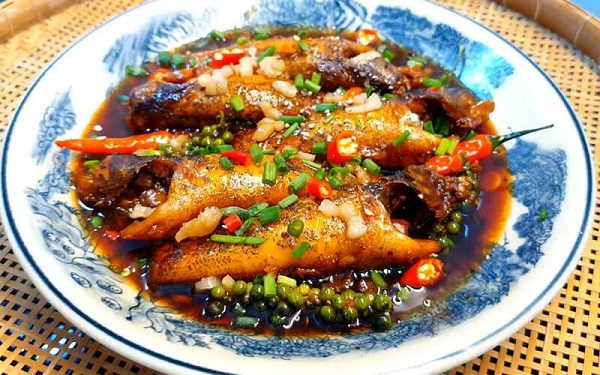 Giá cao ngất nhưng luôn cháy hàng, loại cá nhìn 'tối thui' khác lạ có gì đặc biệt?