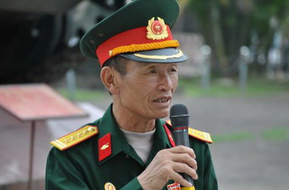 Chiến sĩ đầu tiên cắm cờ chiến thắng trên nóc Dinh Độc Lập: Người chỉ huy quả cảm, từng hội ngộ với Đại tướng Võ Nguyên Giáp - ảnh 1