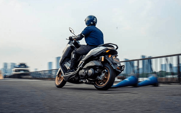 Yamaha NMAX-the-he-moi-3