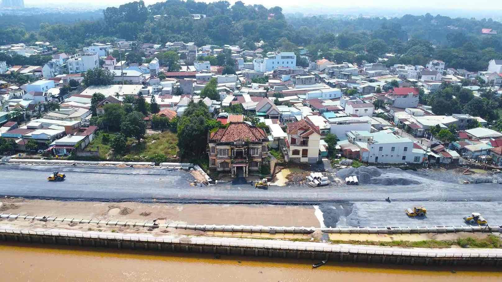 Sắp thông xe tuyến đường ven sông gần 5km đi qua biệt thự cổ là bối cảnh phim Người đẹp Tây Đô- Ảnh 2.