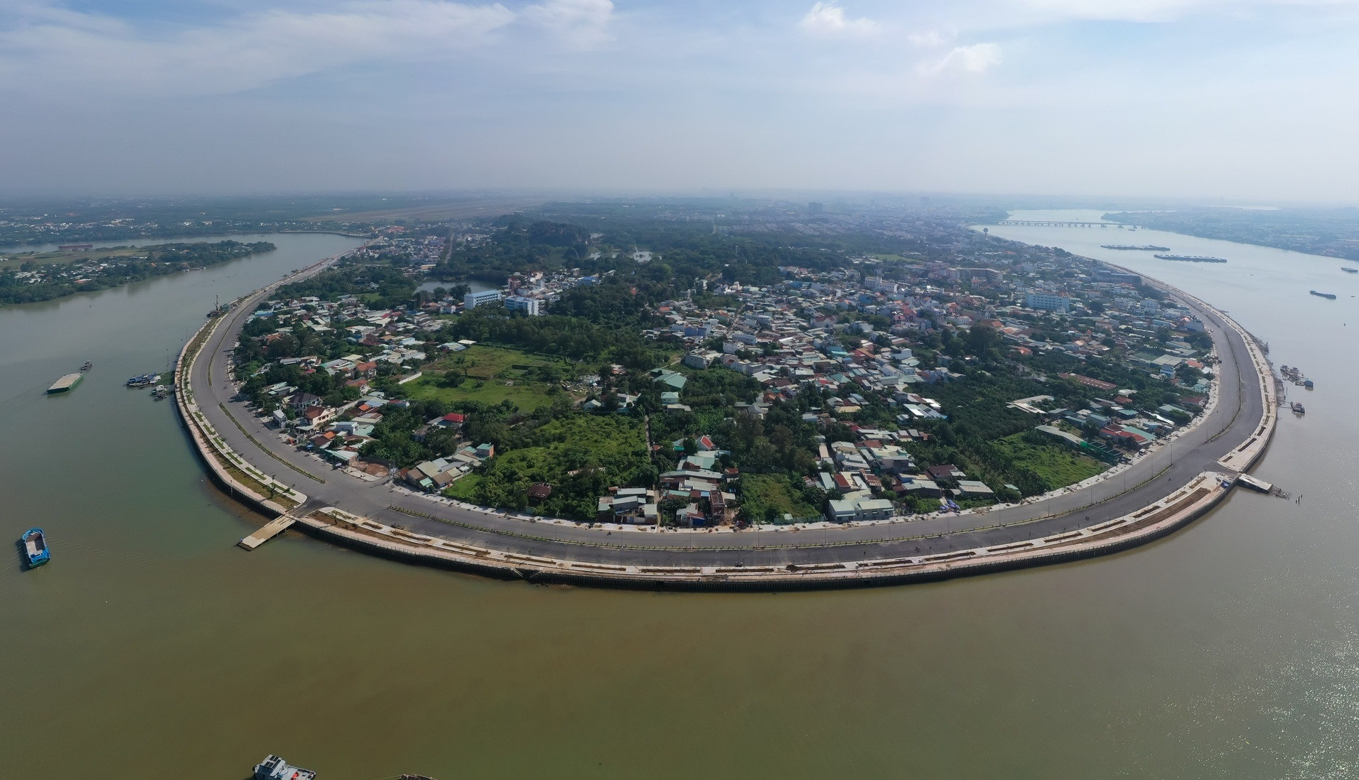 Sắp thông xe tuyến đường ven sông gần 5km đi qua biệt thự cổ là bối cảnh phim Người đẹp Tây Đô- Ảnh 1.