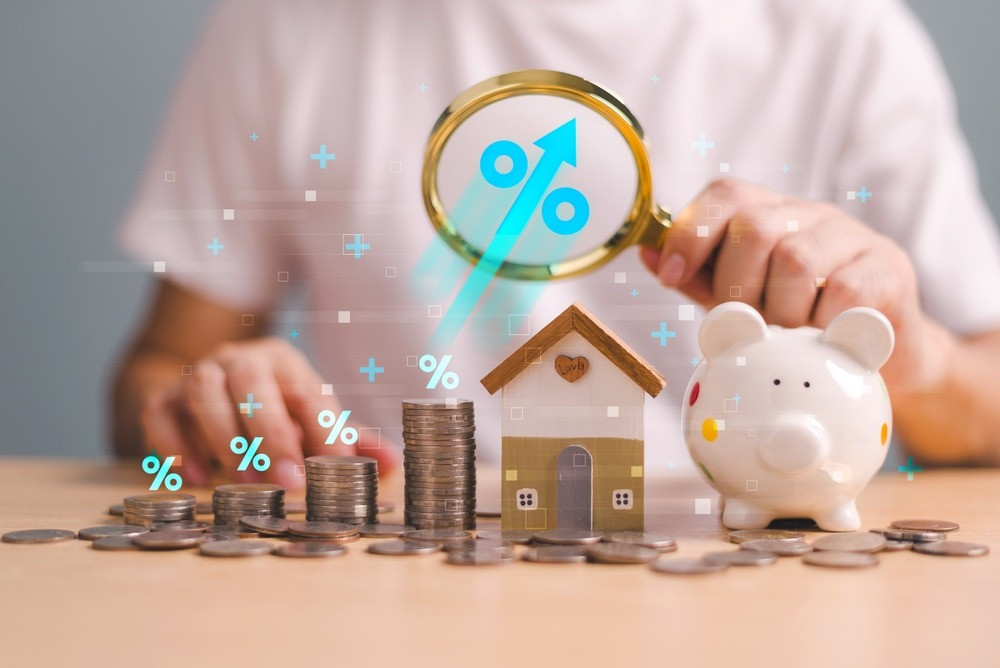 Thị trường bất động sản đi theo nhịp nào khi lãi suất ngân hàng tăng cuối năm 2025?- Ảnh 1.