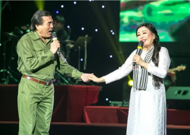 Nam NSND nổi tiếng từng là lính lái xe tăng, nay là 'huyền thoại nhạc đỏ', hạnh phúc bên vợ mỹ nhân và 4 người con - ảnh 3