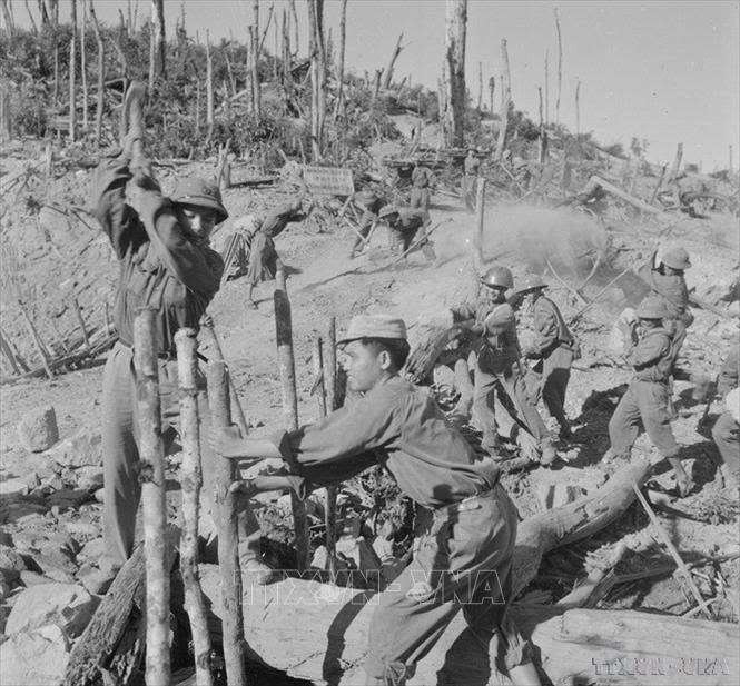 Huy động 120.000 cán bộ, chiến sĩ, TNXP xây dựng nên tuyến đường 20.000km trên địa hình hiểm trở, huyền thoại của lịch sử Việt Nam - ảnh 4