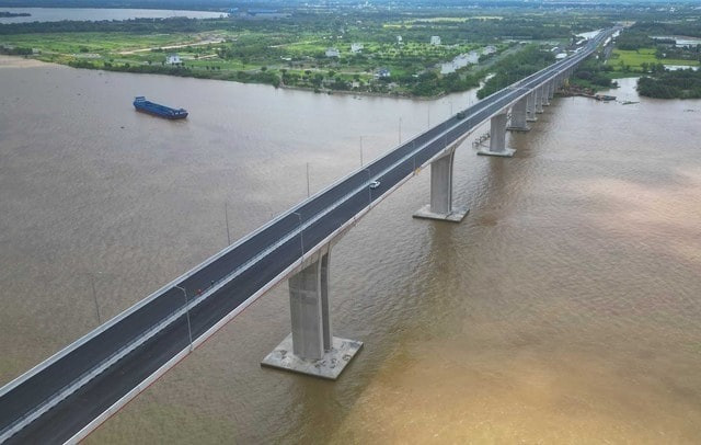 2 tỉnh thành giàu nhất cả nước sắp có thêm 3 cầu mới, khơi thông kết nối đôi bờ dòng sông dài nhất Việt Nam- Ảnh 1. 2 tỉnh thành giàu nhất cả nước sắp có thêm 3 cầu mới, khơi thông kết nối đôi bờ dòng sông dài nhất Việt Nam- Ảnh 1.