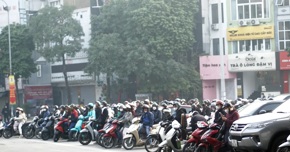 Chuyển đổi xe xăng sang xe điện Vành đai 1: Tránh gây 'cú sốc" giao thông và xã hội