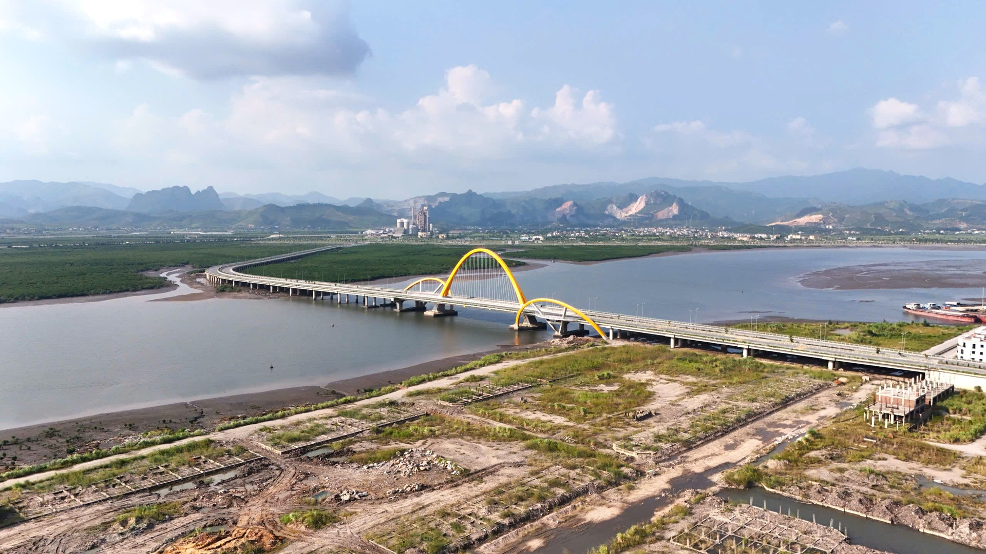 Tỉnh sắp lên TP trực thuộc Trung ương sẽ xây Trung tâm hành chính mới, tọa lạc tại vùng vịnh liên thông với Di sản thiên nhiên thế giới- Ảnh 2.