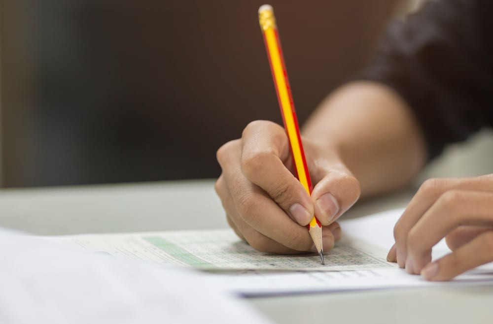 Tòa án tuyên phạt 3 giảng viên đại học làm hộ bài thi cho sinh viên - ảnh 1