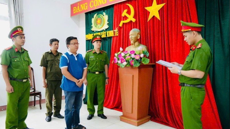 Khởi tố, bắt tạm giam Cửa hàng trưởng cửa hàng xăng dầu Võ Thái Huy - ảnh 1