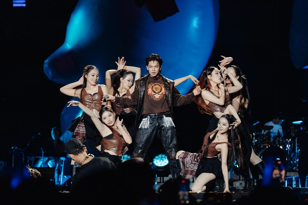 Công viên lớn nhất Hà Nội bùng nổ với sự xuất hiện của dàn nghệ sĩ và hàng chục nghìn khán giả - ảnh 7