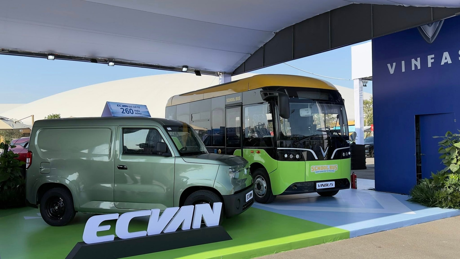 VinFast 'phủ kín' Vietnam Mobility Show 2025: Mang cả Lạc Hồng 900 LX, xe điện cá nhân đến vận tải công cộng