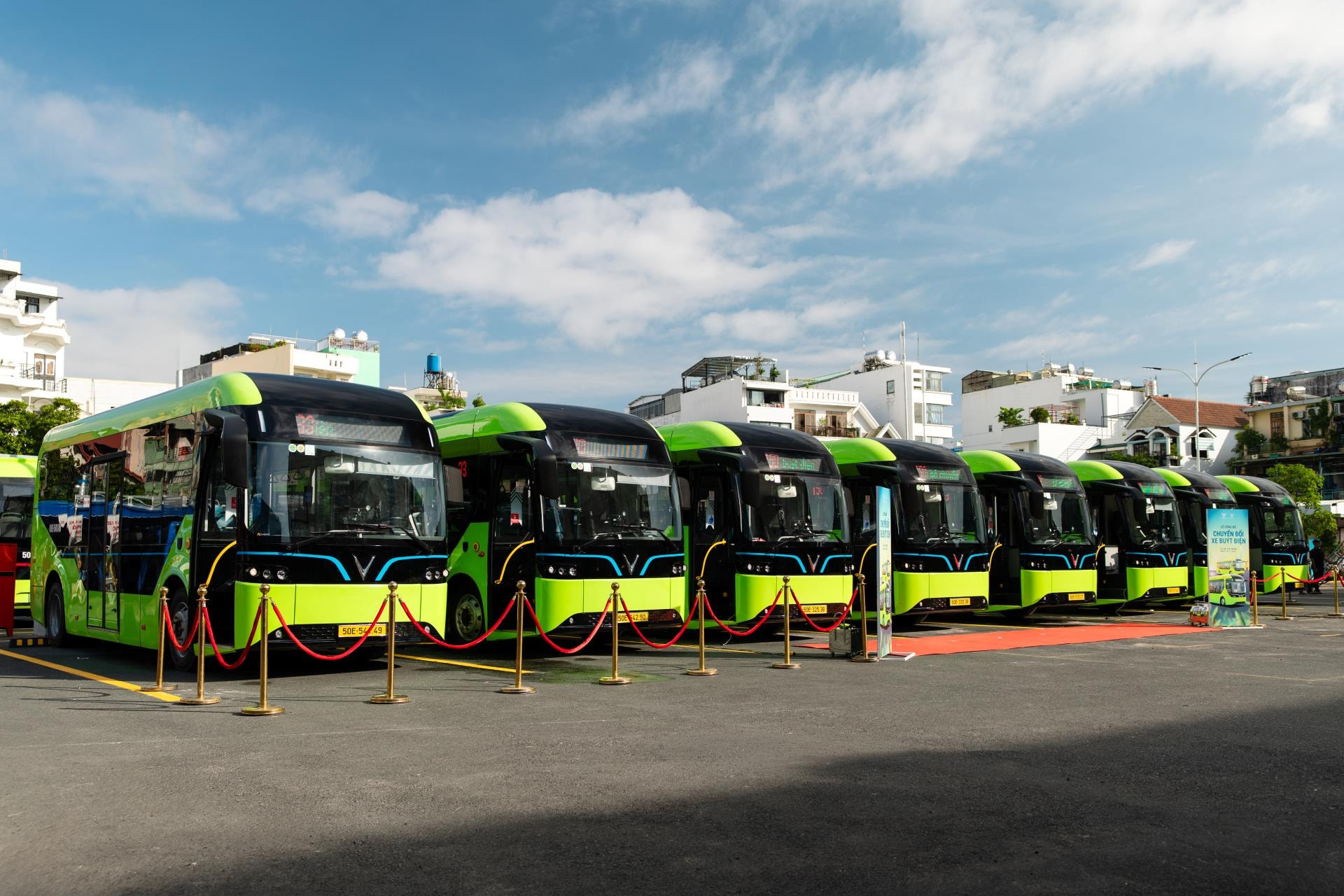 Từ ngày mai (27/12), những người đi tuyến xe buýt 33 và 150 tại TP. HCM sẽ có hẹn với VinBus