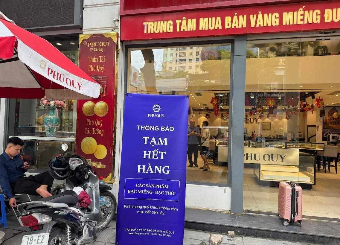 Cửa hàng thông báo hết bạc từ sớm 27/12. hetbac.jpg