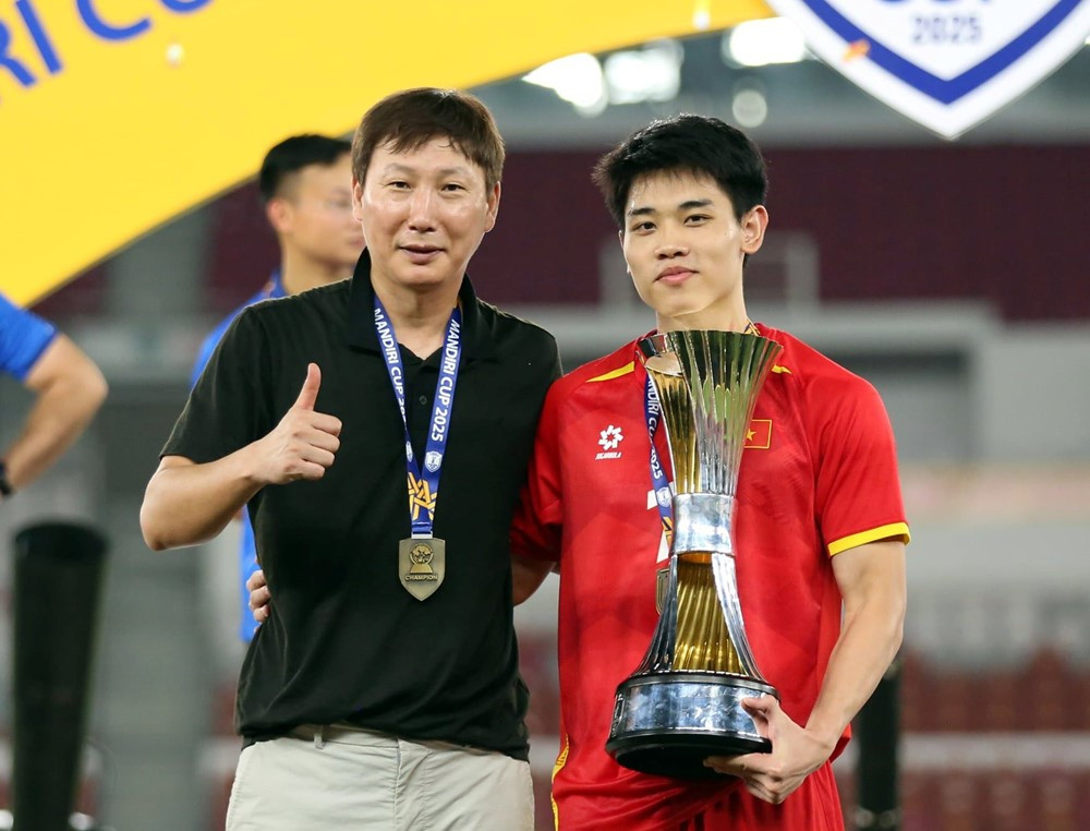 Cầu thủ Nghệ An lập cú đúp, giành toàn bộ tiền thưởng để làm từ thiện