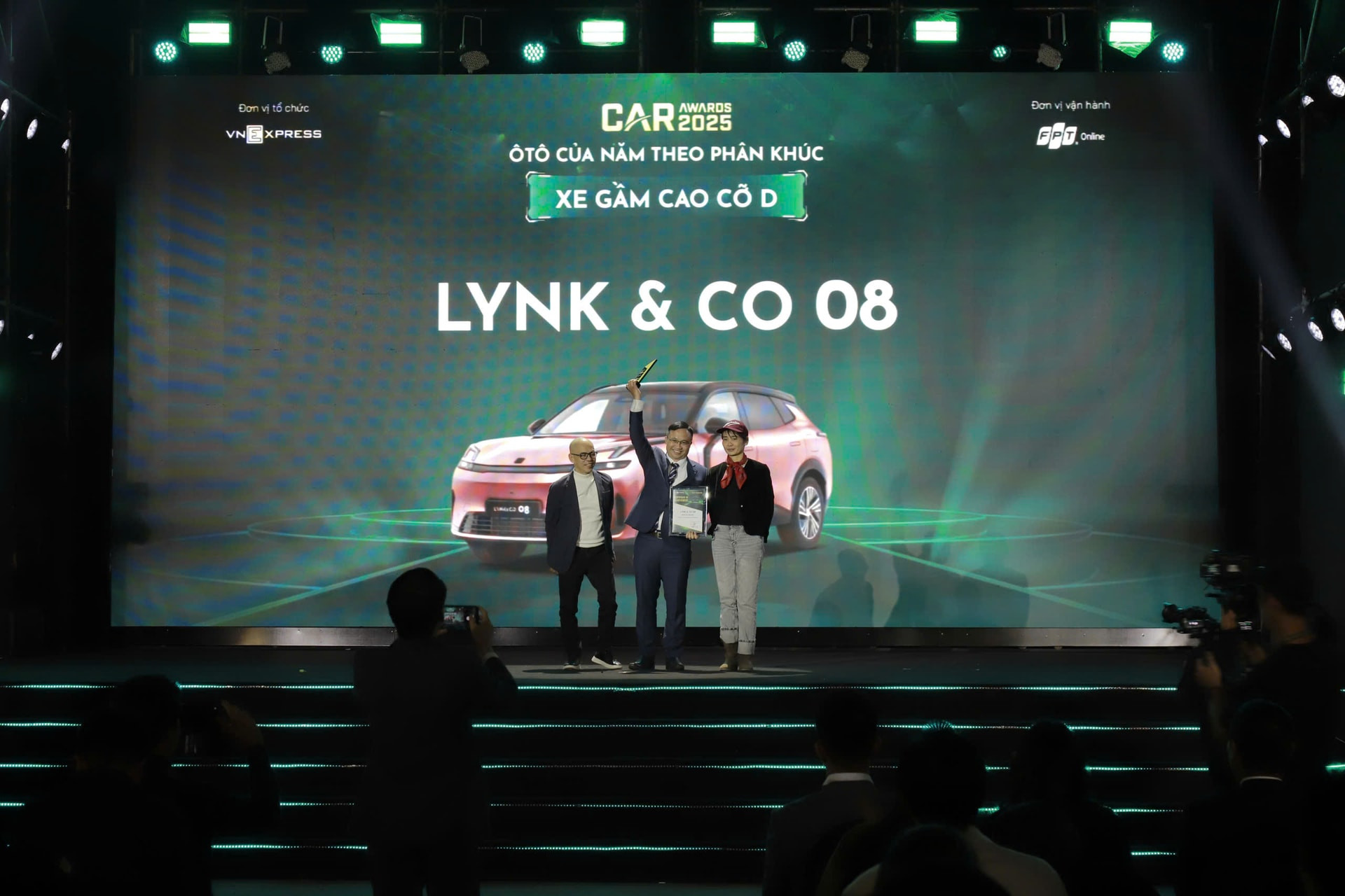 Lynk & Co 08 - a