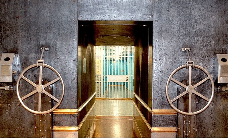 'Kho' duy nhất thế giới chứa 507.000 thỏi vàng nặng hơn 6.300 tấn, trị giá 22,4 triệu tỷ nằm bên dưới tòa nhà 14 tầng - ảnh 4