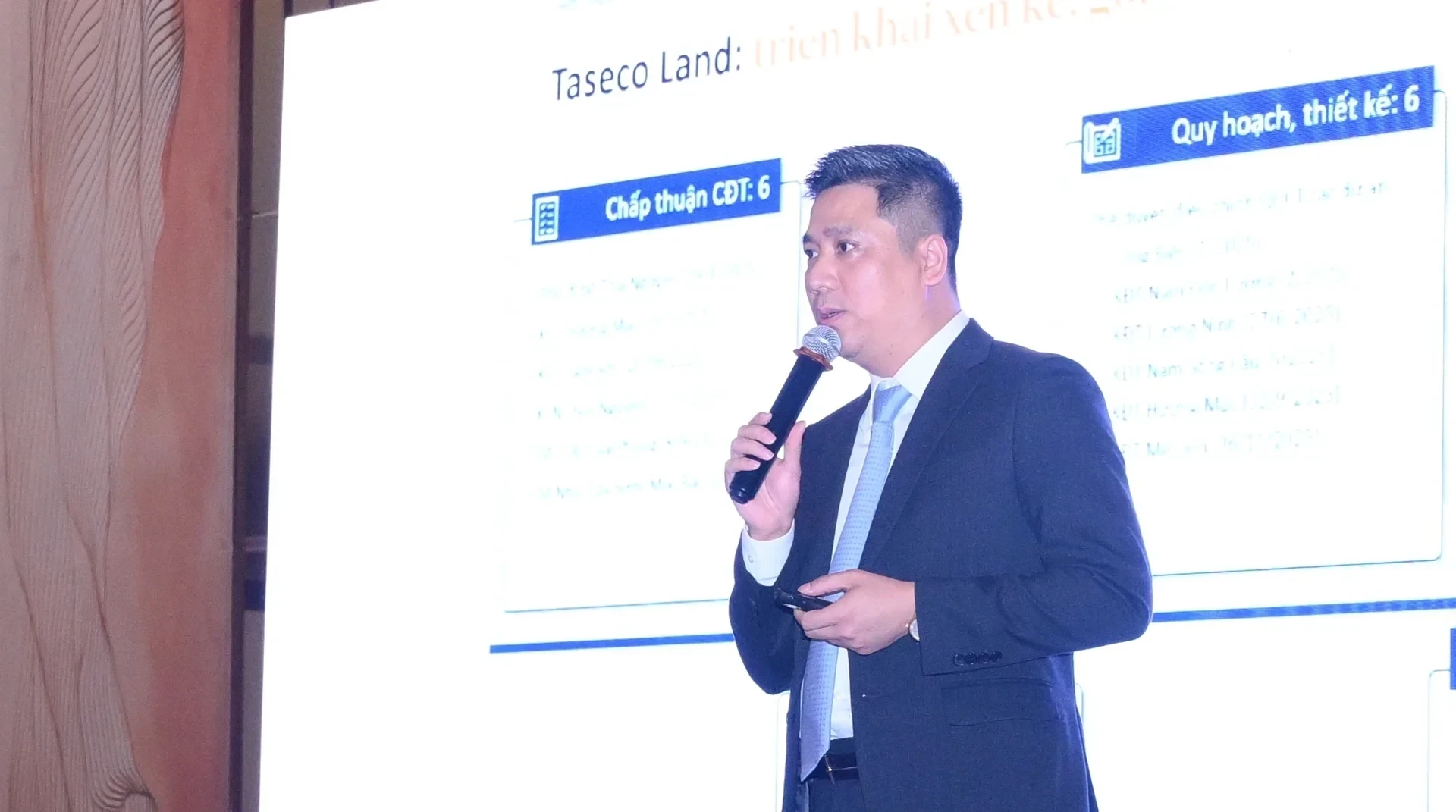 Ông Đỗ Việt Thanh, Phó Tổng Giám đốc Taseco Land trình bày toàn cảnh hoạt động kinh doanh của công ty ngày 2122025 (Ảnh Vietnam Finance)