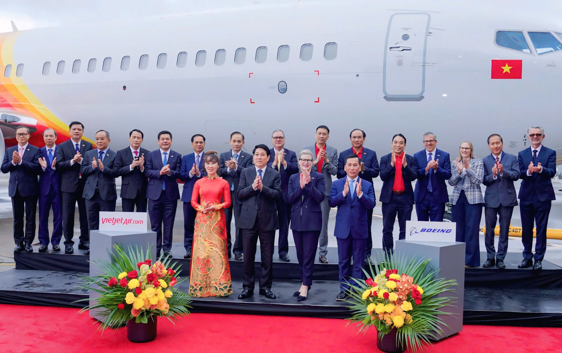 Vietjet nhận bàn giao chiếc Boeing 737-8 đầu tiên (1)