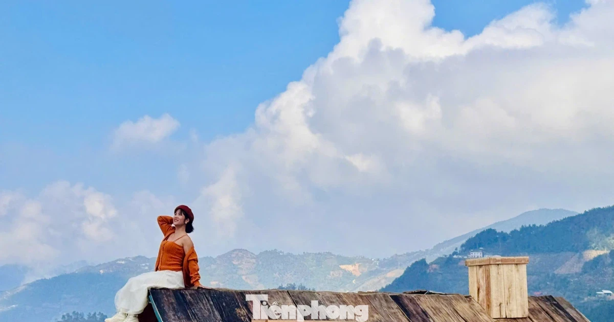 'Mái nhà chênh vênh' ở Tà Xùa thành điểm check-in độc nhất vô nhị