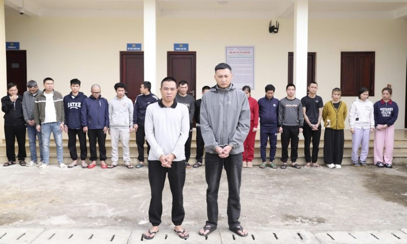 Khám xét nhiều địa điểm, bắt Lương Xuân Duyên SN 1988 cùng 21 đồng bọn, tịch thu 30 điện thoại di động