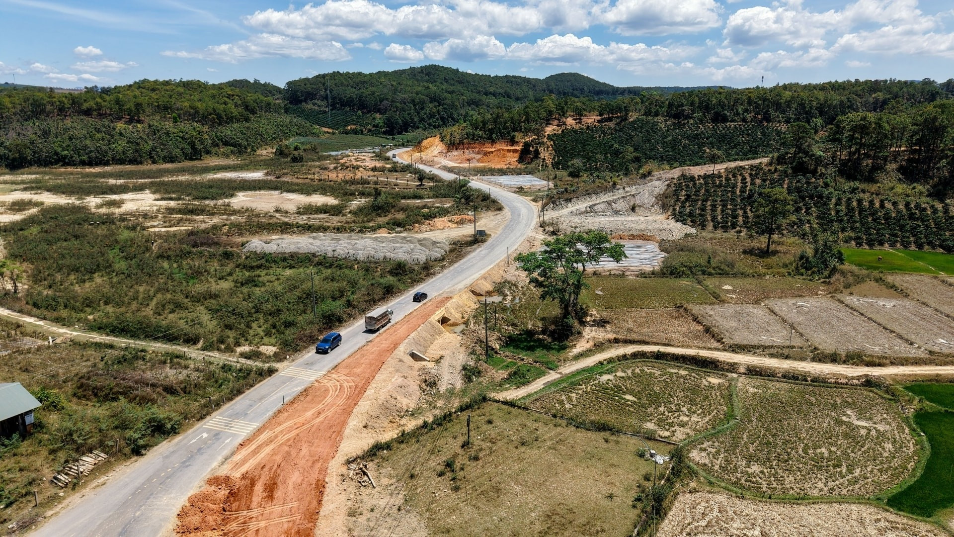 Cảnh cáo một nhà thầu đang thực hiện ‘lên đời’ tuyến quốc lộ nối 2 trung tâm du lịch của Việt Nam