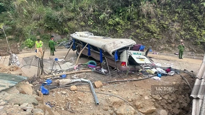 Yêu cầu kiểm tra doanh nghiệp có xe khách tai nạn làm 9 người tử vong