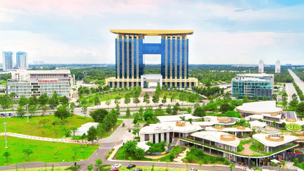 Trung tâm hành chính 23 tầng có bãi đáp trực thăng dự kiến trở thành một phần của Thành phố khoa học - công nghệ Bắc TP. HCM- Ảnh 1.