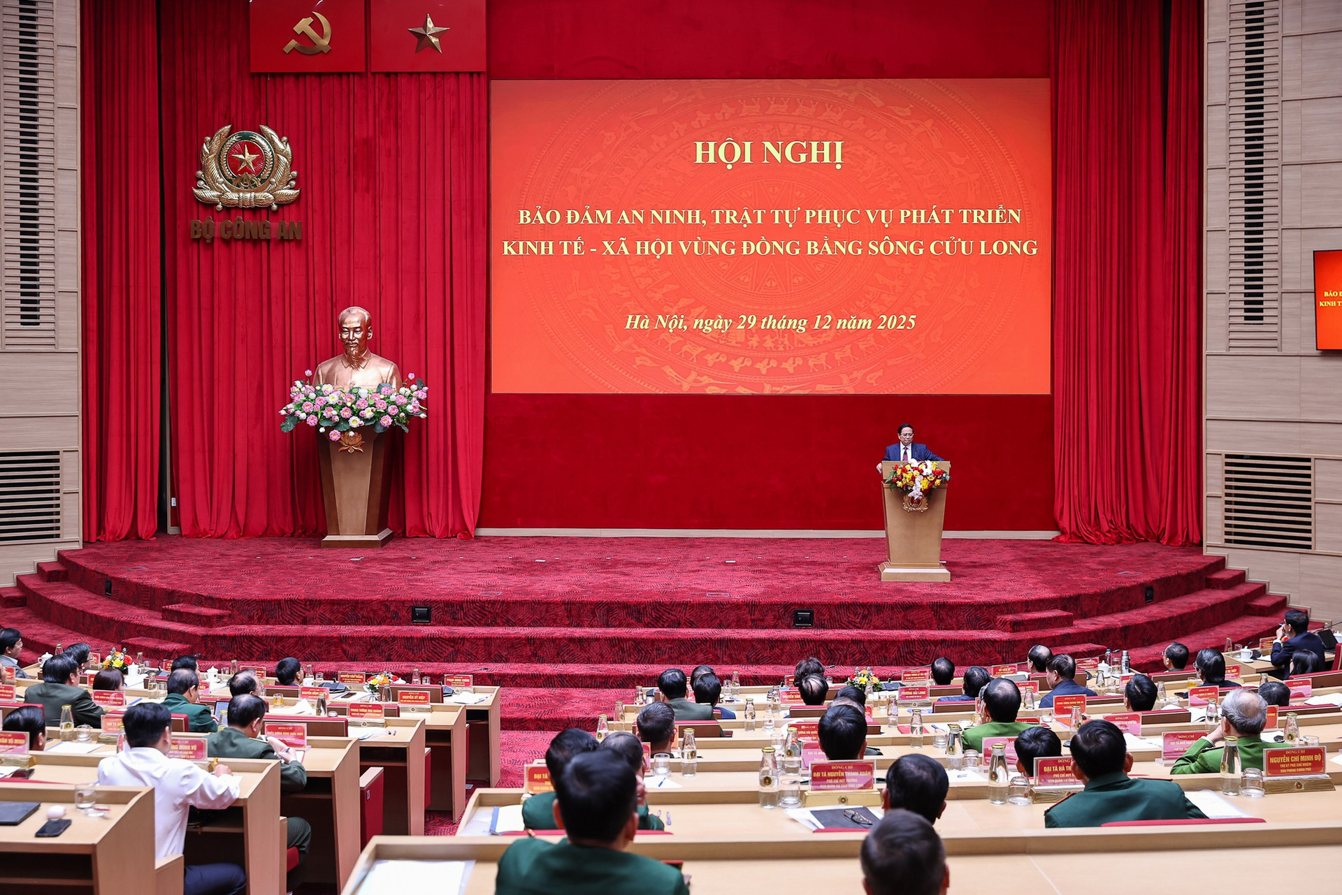 Thủ tướng: Kết hợp chặt chẽ giữa phát triển KTXH với bảo đảm quốc phòng, an ninh vùng ĐBSCL- Ảnh 5.