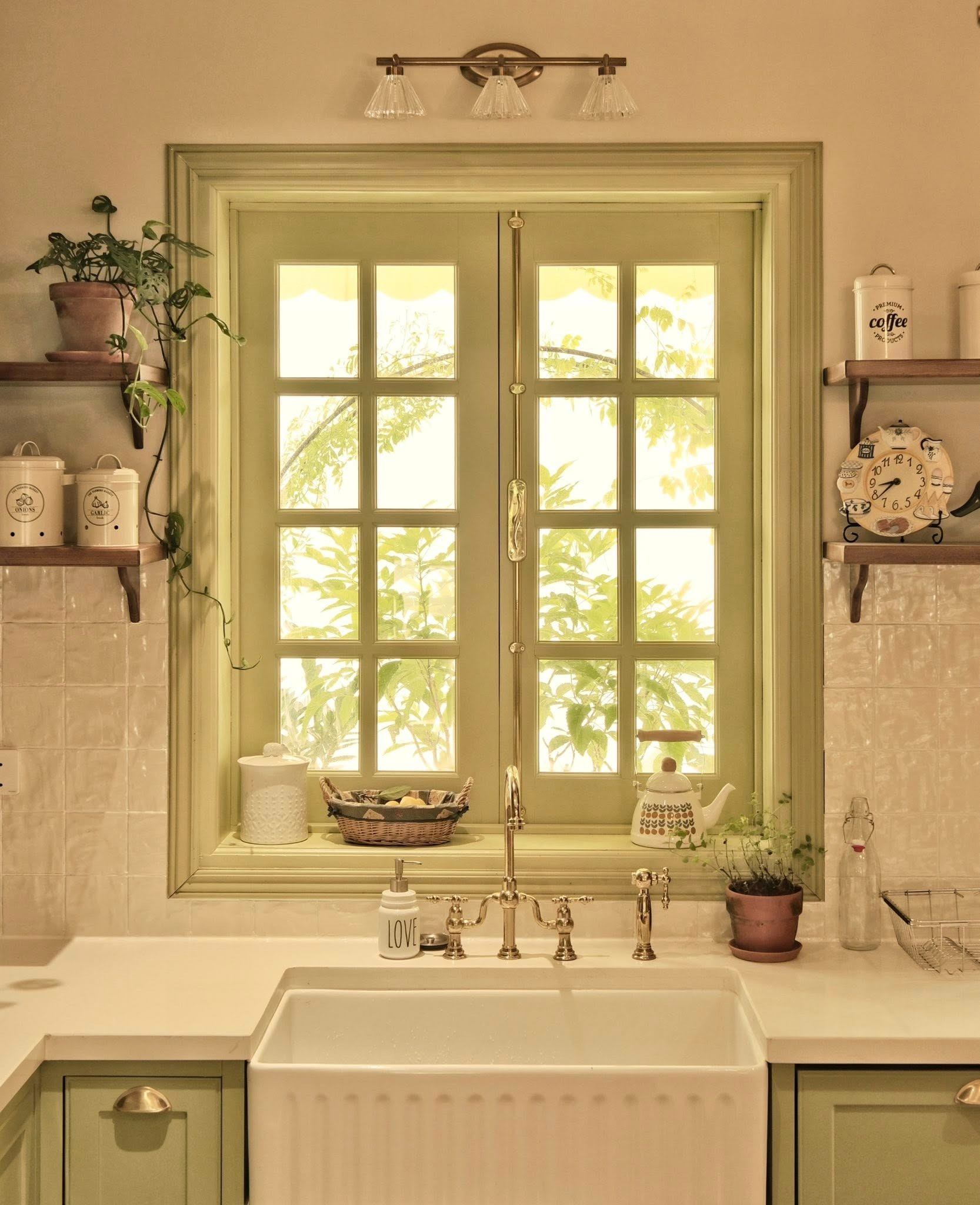 Căn bếp cottagecore đậm chất châu Âu giữa đời sống hiện đại- Ảnh 2.