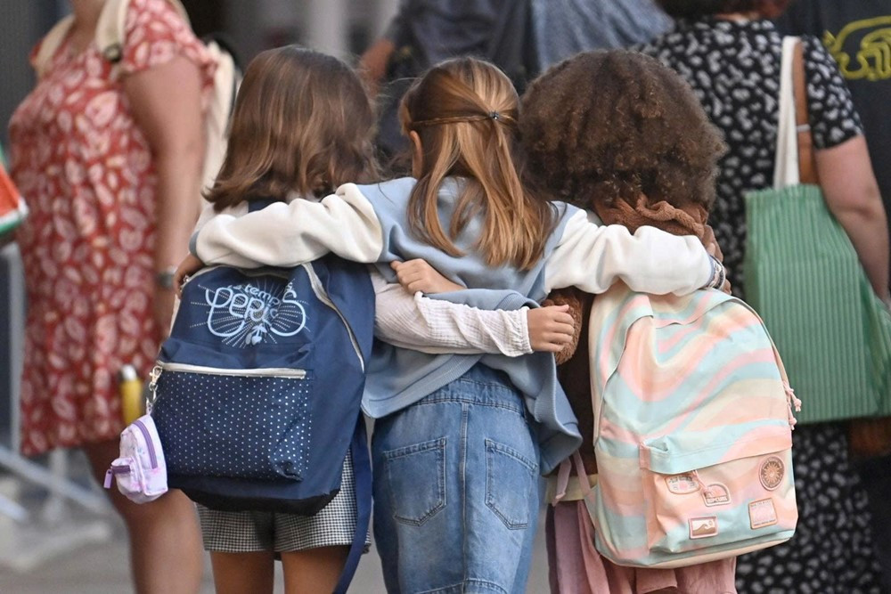 615.000 học sinh rời lớp, hơn 5.000 trường học buộc phải đóng cửa: Chuyện gì đang xảy ra với nền kinh tế thứ 2 châu Âu? - ảnh 1