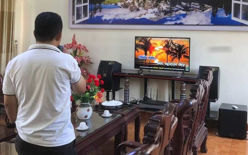 Một xã đề nghị tạm ngừng karaoke để học sinh thi học kỳ - ảnh 1