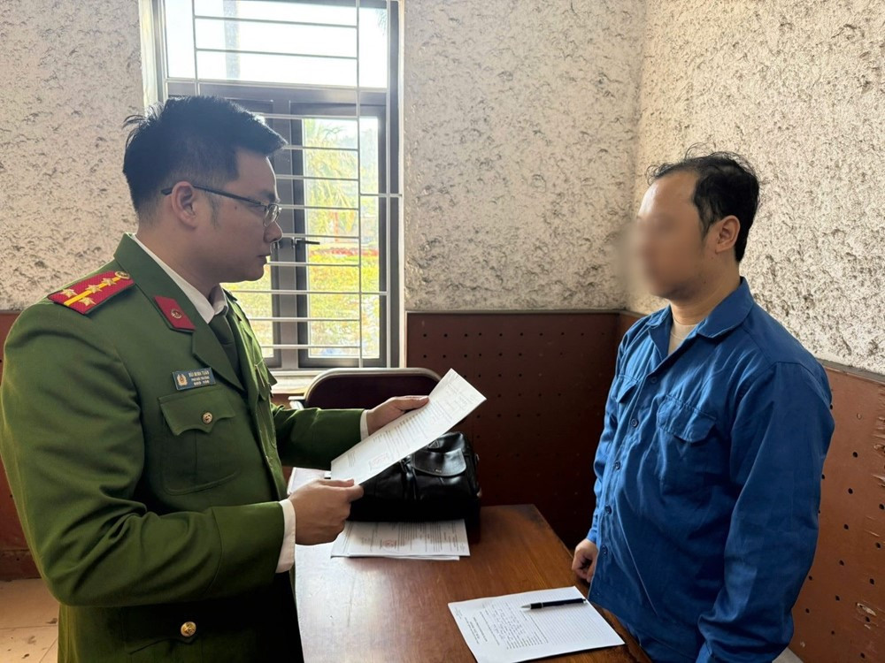 Khởi tố, bắt tạm giam một cựu chuyên viên Phòng Kinh tế, Hạ tầng và Đô thị - ảnh 1