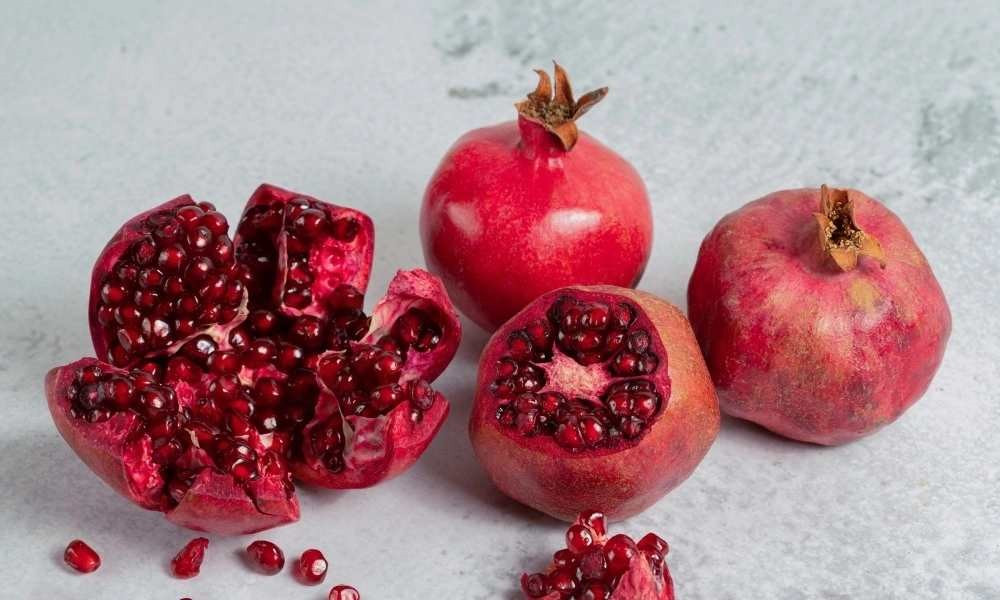 Giới trẻ đón năm mới: Ăn 12 quả nho, đập vỡ bát đĩa để may mắn, hanh thông - ảnh 2