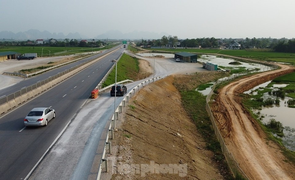 Nguyên nhân khiến các trạm dừng nghỉ trên cao tốc Bắc - Nam có nguy cơ lỡ hẹn (1).jpg
