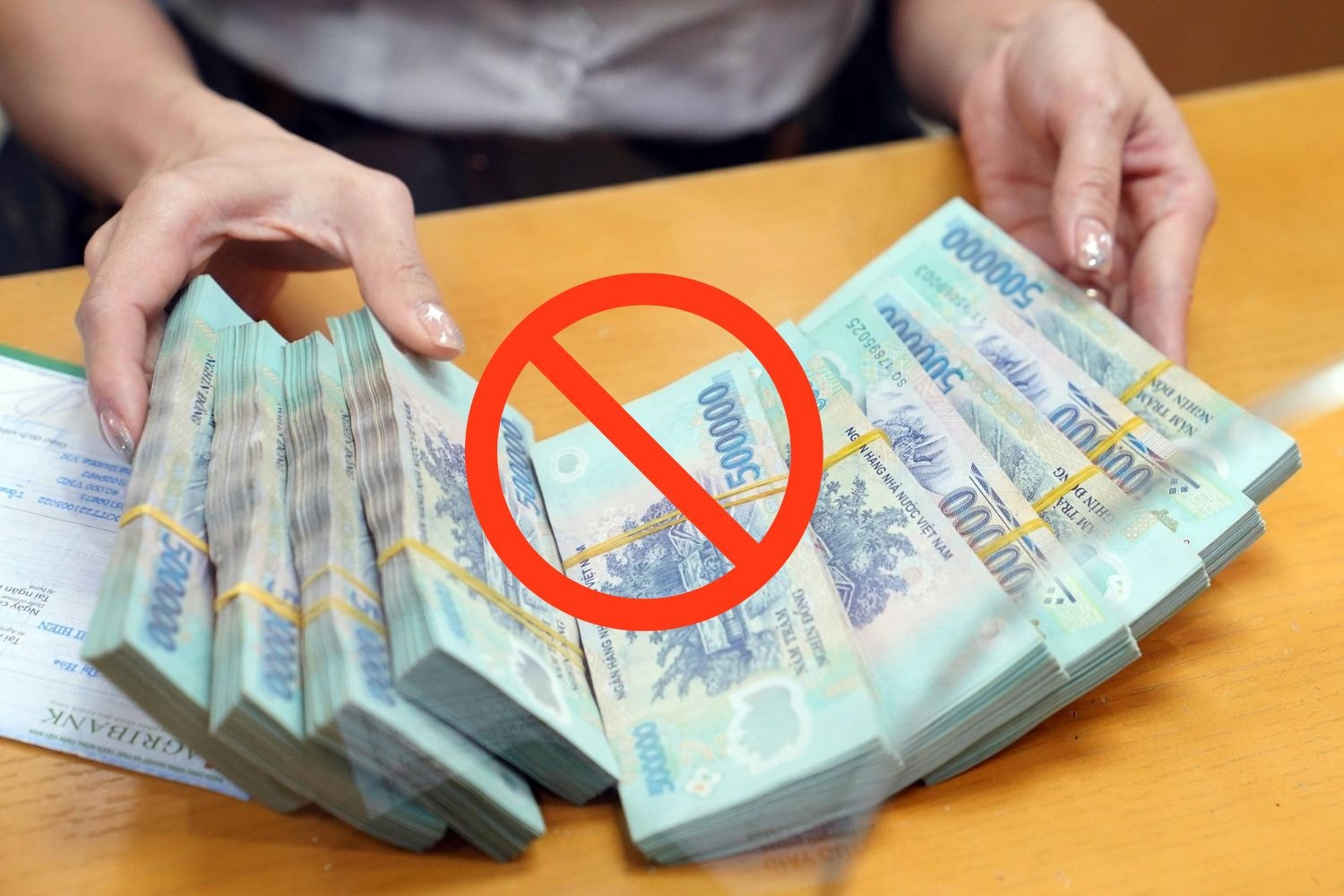 Chính thức: Cấm dùng tiền mặt mua vàng và bất động sản từ ngày mai 1/1/2026