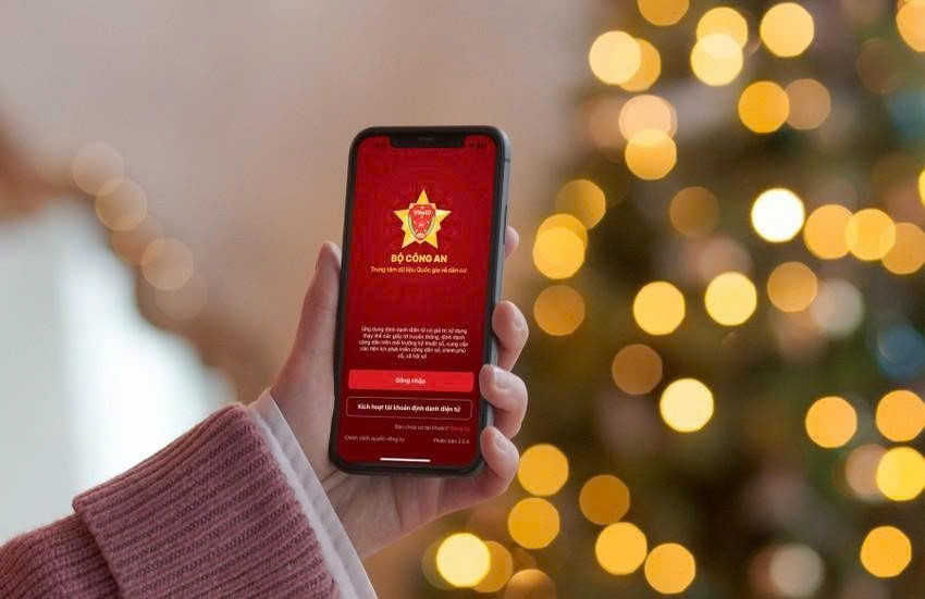 Sắp chi quà Tết 400.000 đồng, vì sao nhiều người chưa liên kết được tài khoản an sinh xã hội với ngân hàng?