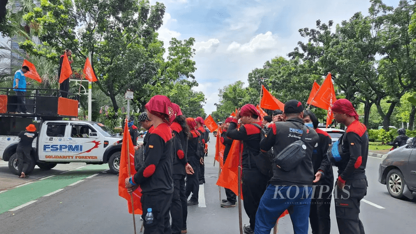 Mức lương tối thiểu gần 9 triệu đồng không đủ để sống tử tế ở thủ đô nền kinh tế số 1 Đông Nam Á - ảnh 1