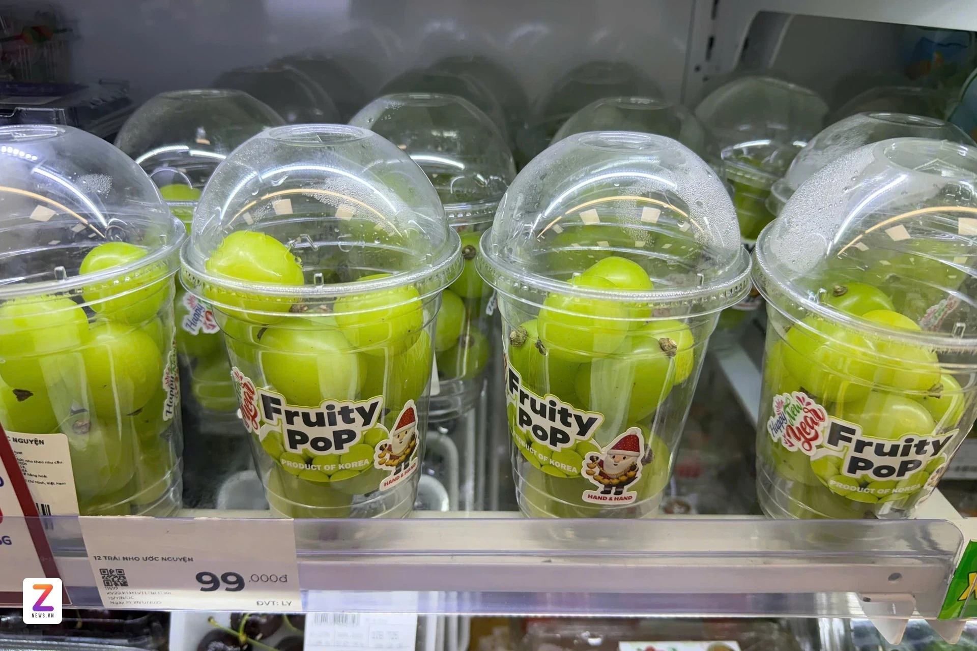 '12 trái nho ước nguyện': Siêu thị Bắc - Nam bán không kịp, giới trẻ sẵn sàng chờ đến giao thừa