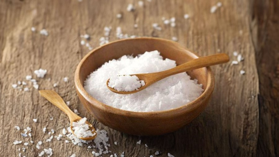 Giới trẻ đón năm mới: Ăn 12 quả nho, đập vỡ bát đĩa để may mắn, hanh thông - ảnh 3