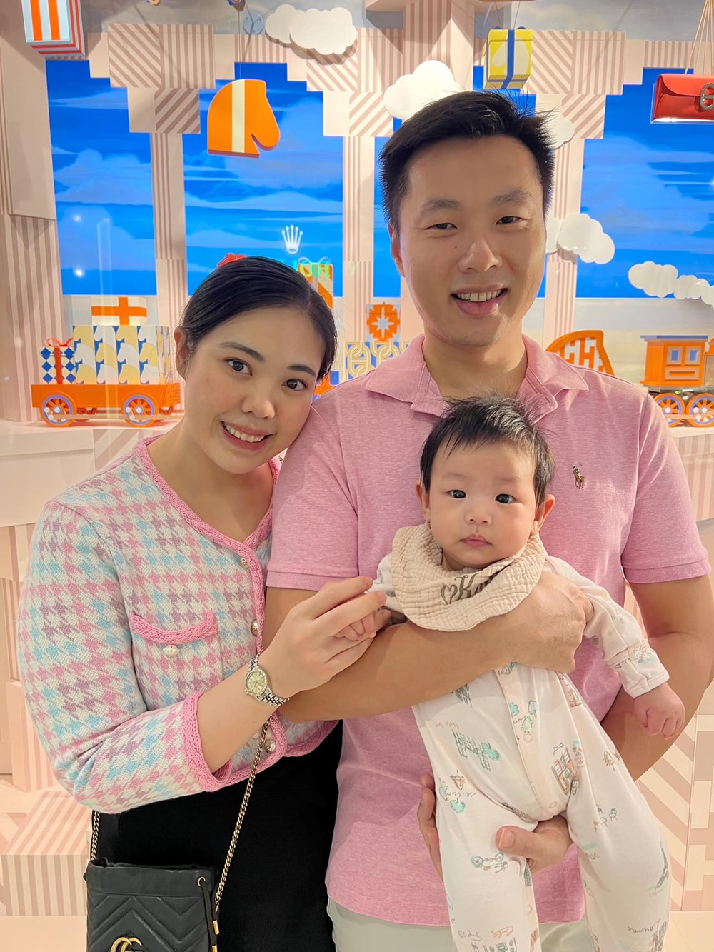 Chấn động: Cô giúp việc pha chất khử trùng vào sữa để đầu độc đứa trẻ 2 tuổi, bị bắt giữ ngay trên sóng truyền hình trực tiếp - ảnh 5